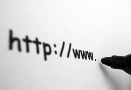 GoDaddy的漢化服務做的就比較好